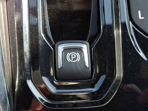 Used 2025 GMC Canyon Elevation w/ Convenience Package image 25