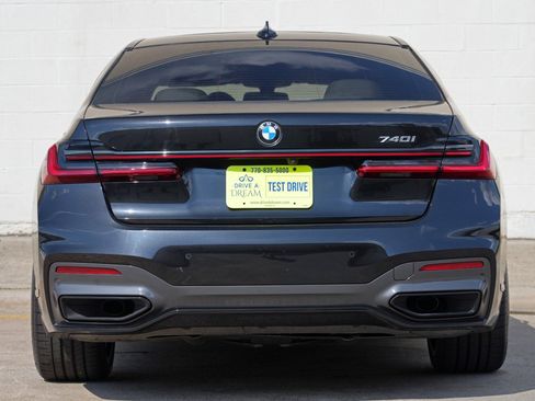 Used 2021 BMW 740i w/ M Sport Package RWD image 11