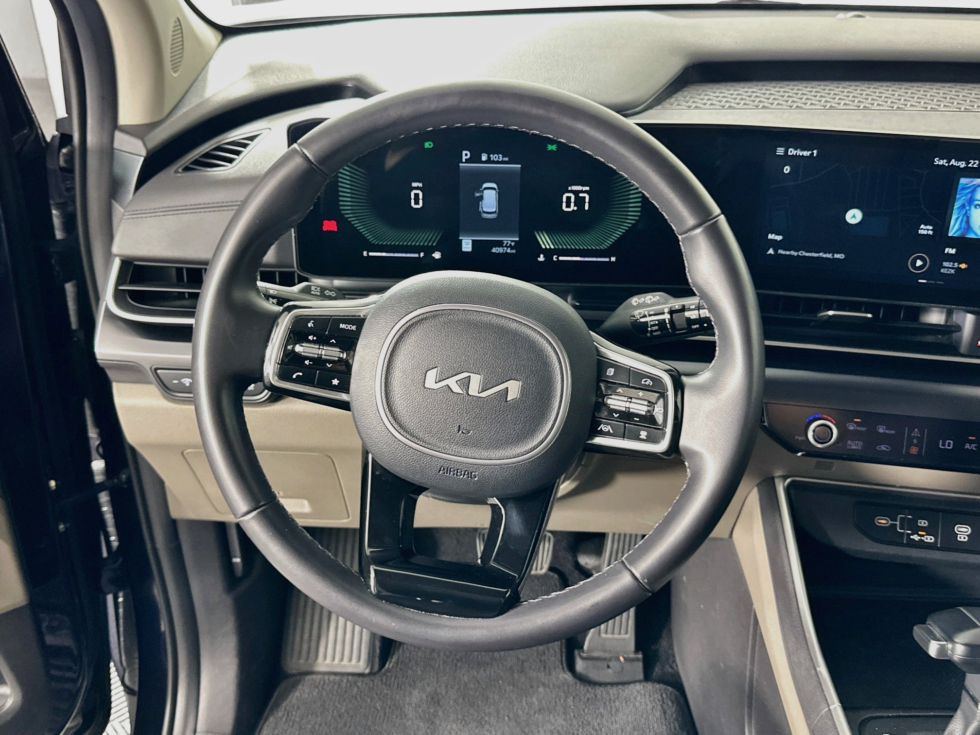 Used 2025 Kia Carnival FWD image 18