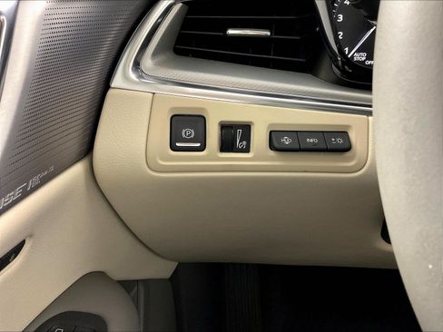 Used 2023 Cadillac XT5 Premium Luxury w/ Technology Package AWD/4WD image 15