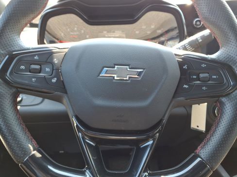 Used 2024 Chevrolet Trax RS FWD image 28
