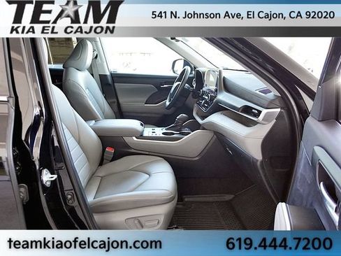 Used 2023 Toyota Highlander XLE FWD image 11
