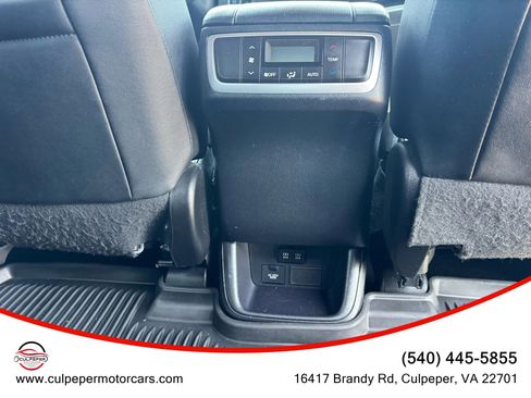 Used 2019 Toyota Highlander XLE image 17