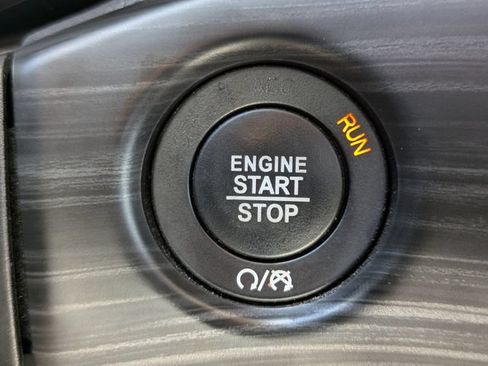 Used 2022 Jeep Grand Cherokee Limited w/ Tech Group AWD/4WD image 28