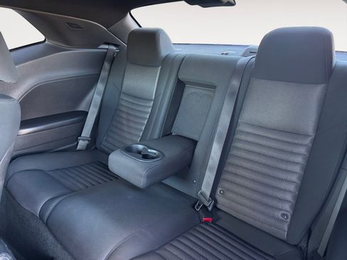 Used 2014 Dodge Challenger SXT image 13