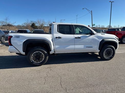 New 2025 Toyota Tacoma TRD Off-Road AWD/4WD image 9