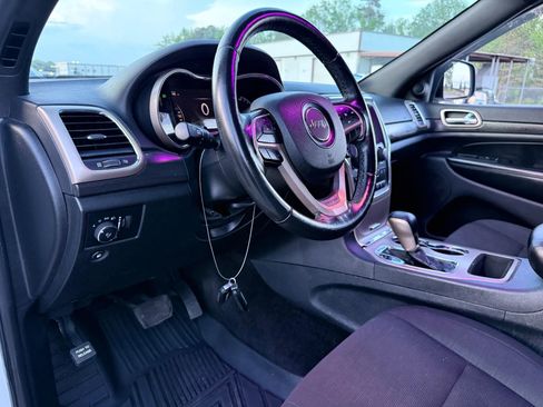 Used 2017 Jeep Grand Cherokee Laredo w/ Quick Order Package 23E image 17