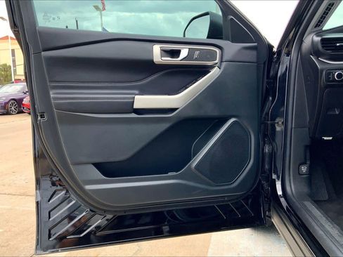 Used 2024 Ford Explorer XLT RWD image 22