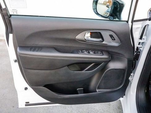 New 2026 Chrysler Pacifica Select w/ S Appearance Package image 22