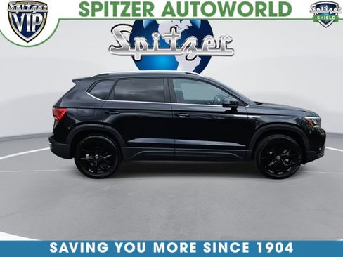 Used 2023 Volkswagen Taos SE w/ Panoramic Sunroof Package AWD/4WD image 10