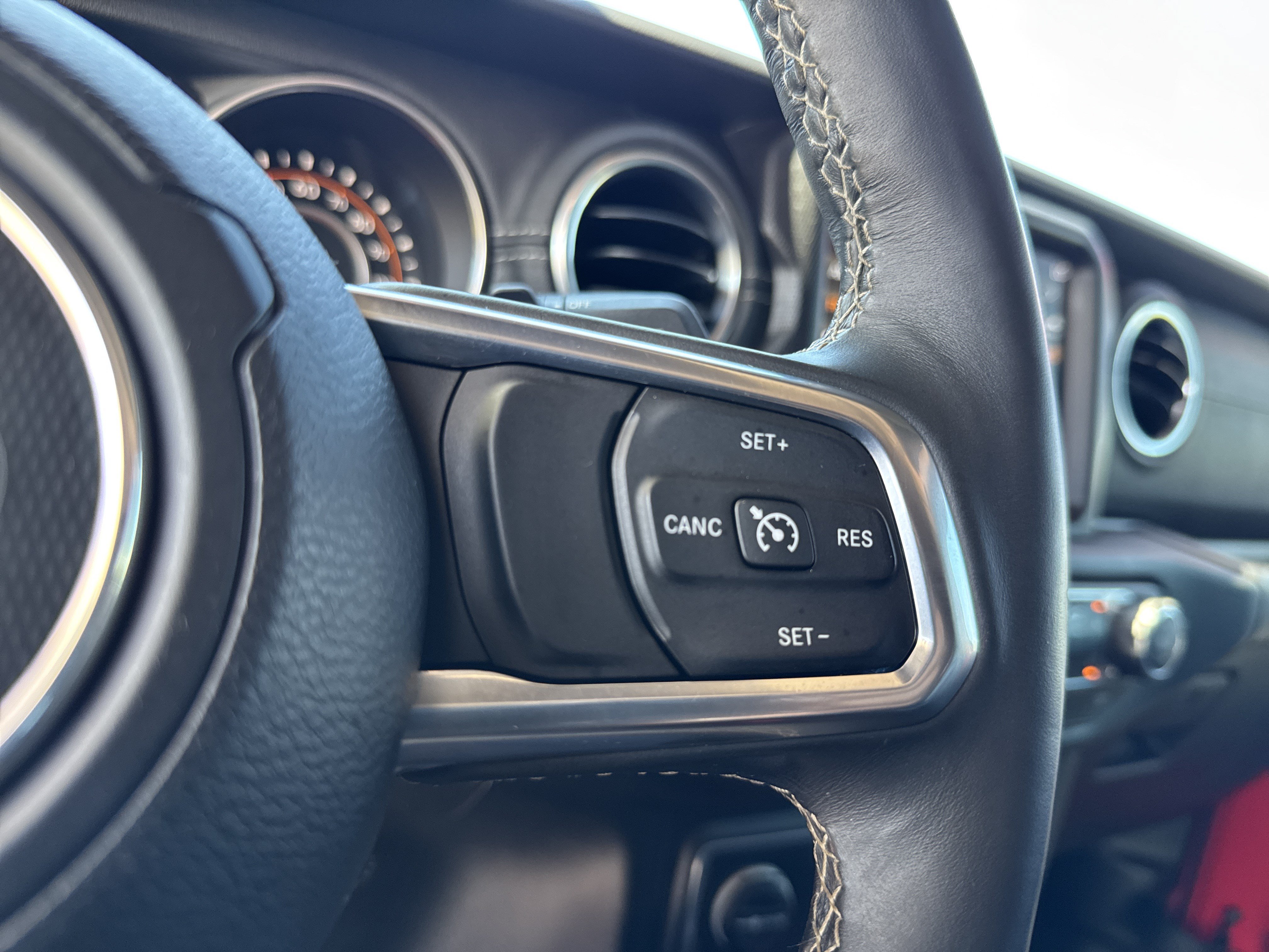 Used 2018 Jeep Wrangler Unlimited Sahara AWD/4WD image 20