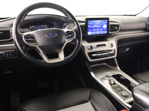 Used 2022 Ford Explorer XLT w/ Equipment Group 202A AWD/4WD image 2