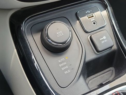 Used 2021 Jeep Compass Limited AWD/4WD image 28