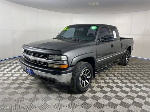 Used 2000 Chevrolet Silverado 2500 LS AWD/4WD image 1