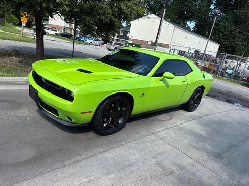 Used 2015 Dodge Challenger R/T w/ Quick Order Package 22B R/T RWD image 7
