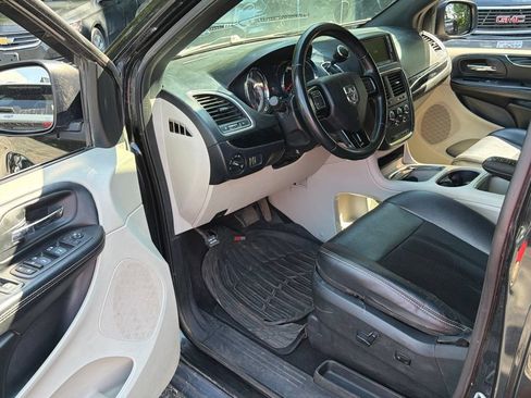 Used 2018 Dodge Grand Caravan SXT FWD image 11