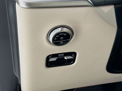 Certified 2025 Mercedes-Benz GLC 300 image 11