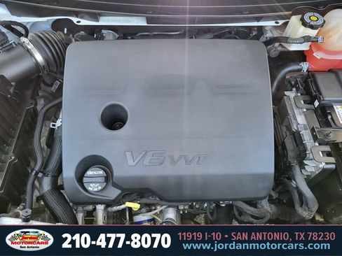 Used 2023 Chevrolet Traverse LT FWD image 30