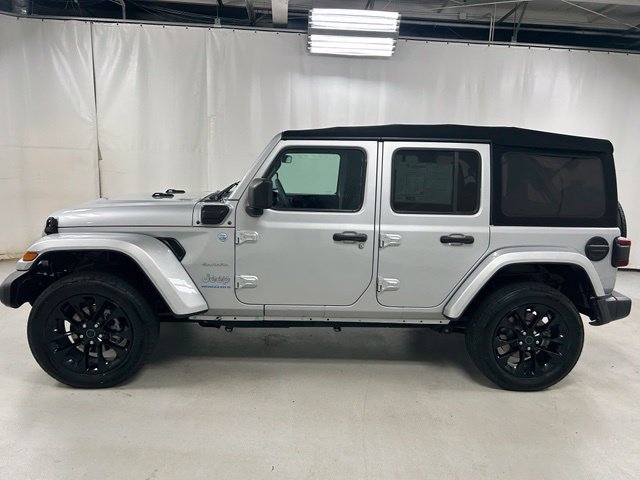 Used 2024 Jeep Wrangler Unlimited Sahara AWD/4WD image 8