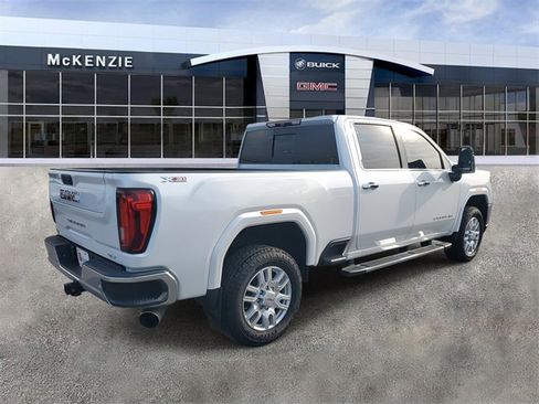 Used 2022 GMC Sierra 2500 SLT w/ SLT Premium Package image 4