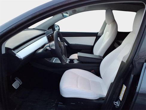 Used 2021 Tesla Model Y Performance image 9