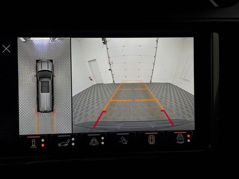 Used 2023 GMC Yukon XL Denali Ultimate w/ LPO, Floor Liner Package AWD/4WD image 4