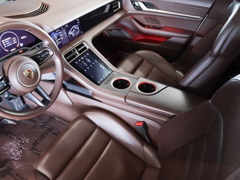 Used 2021 Porsche Taycan 4S image 17