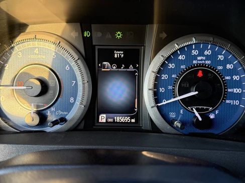 Used 2015 Toyota Sienna XLE image 22