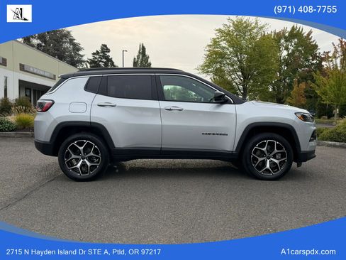 Used 2025 Jeep Compass Limited AWD/4WD image 9