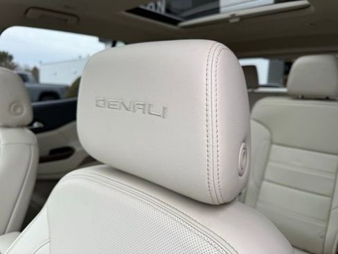 Used 2023 GMC Acadia Denali w/ Denali Ultimate Package image 19