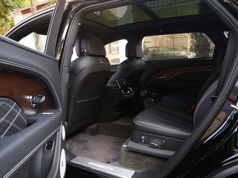 Used 2023 Bentley Bentayga Extended Wheelbase image 20