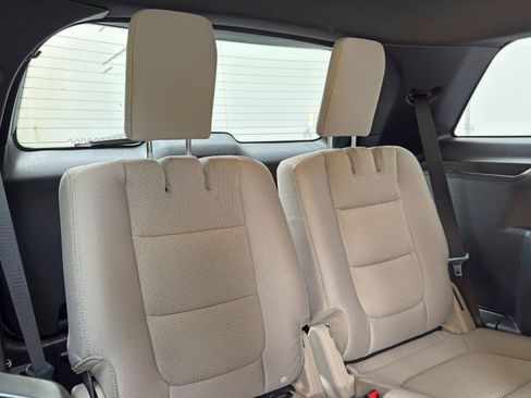 Used 2019 Ford Explorer XLT FWD image 32