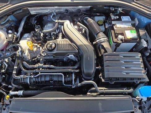 Used 2025 Volkswagen Jetta SE FWD image 10