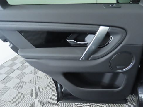 Used 2025 Land Rover Discovery Sport S image 28