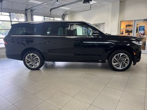 Used 2025 Lincoln Navigator L Reserve AWD/4WD image 8