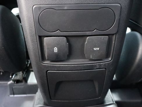 Used 2024 Ford Explorer XLT AWD/4WD image 25