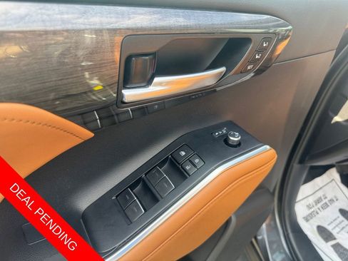 Used 2025 Toyota Highlander Platinum AWD/4WD image 14