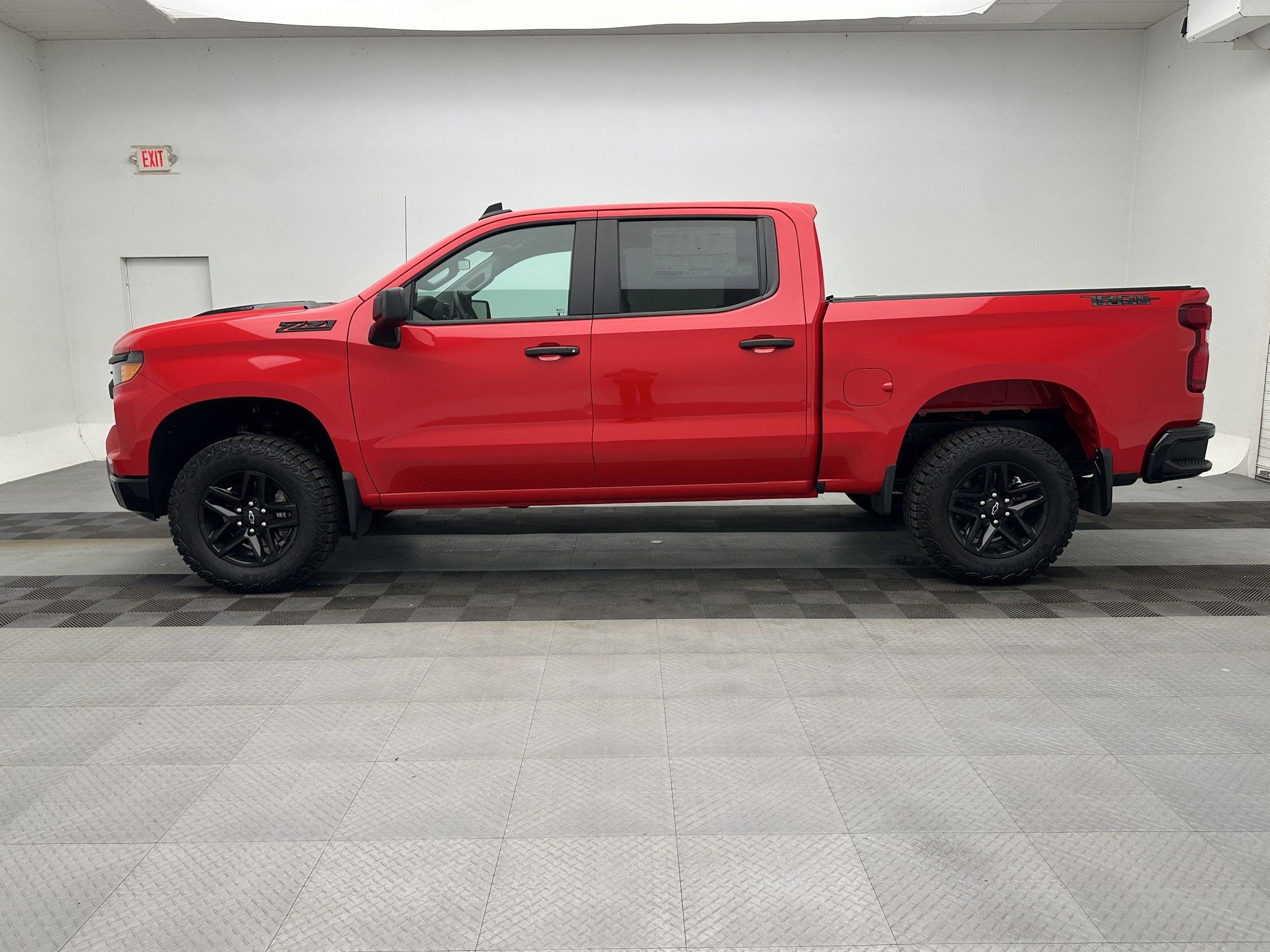 Certified 2026 Chevrolet Silverado 1500 Custom Trail Boss w/ Dark Appearance Package AWD/4WD image 2