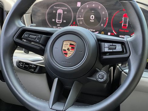 Certified 2024 Porsche Cayenne S AWD/4WD image 25