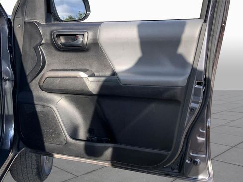 Used 2022 Toyota Tacoma SR5 AWD/4WD image 22