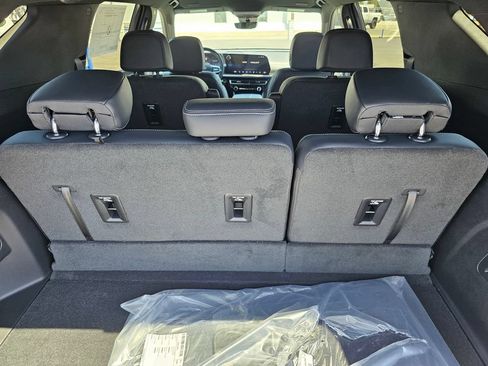 New 2026 Chevrolet Traverse LT w/ Enhanced Driving Package FWD image 17