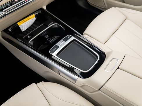 New 2025 Mercedes-Benz GLB 250 4MATIC image 11