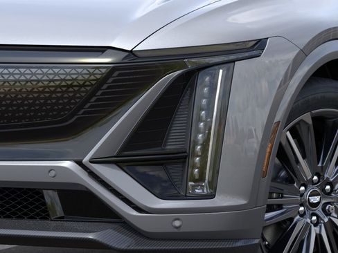 New 2026 Cadillac Lyriq V w/ Exterior Carbon Fiber Package AWD/4WD image 10