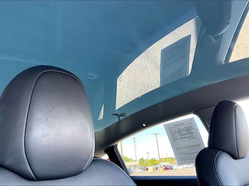 Used 2023 Tesla Model Y Long Range AWD/4WD image 21