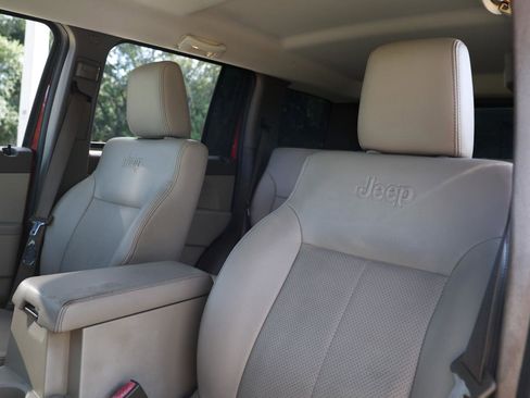 Used 2009 Jeep Liberty Limited w/ Premium Group AWD/4WD image 6