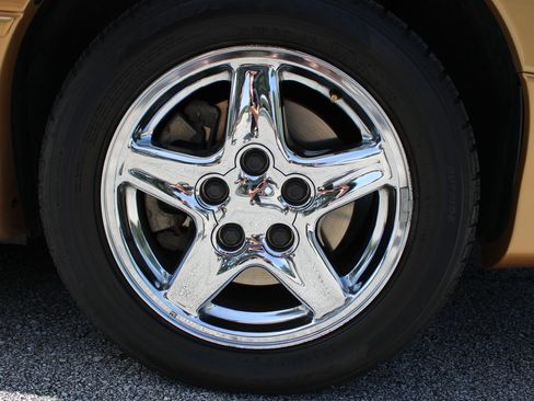 Used 1998 Chevrolet Camaro Z28 RWD image 36