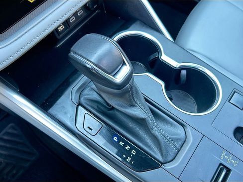 Used 2024 Toyota Highlander XLE image 13