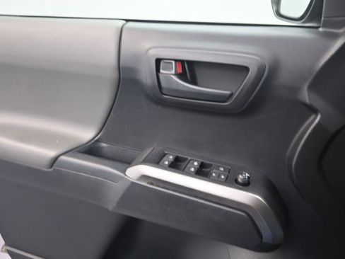 Used 2020 Toyota Tacoma SR5 image 12