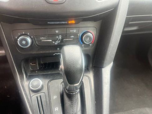 Used 2017 Ford Focus SE FWD image 25