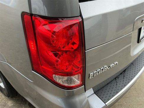 Used 2013 Dodge Grand Caravan SXT image 14